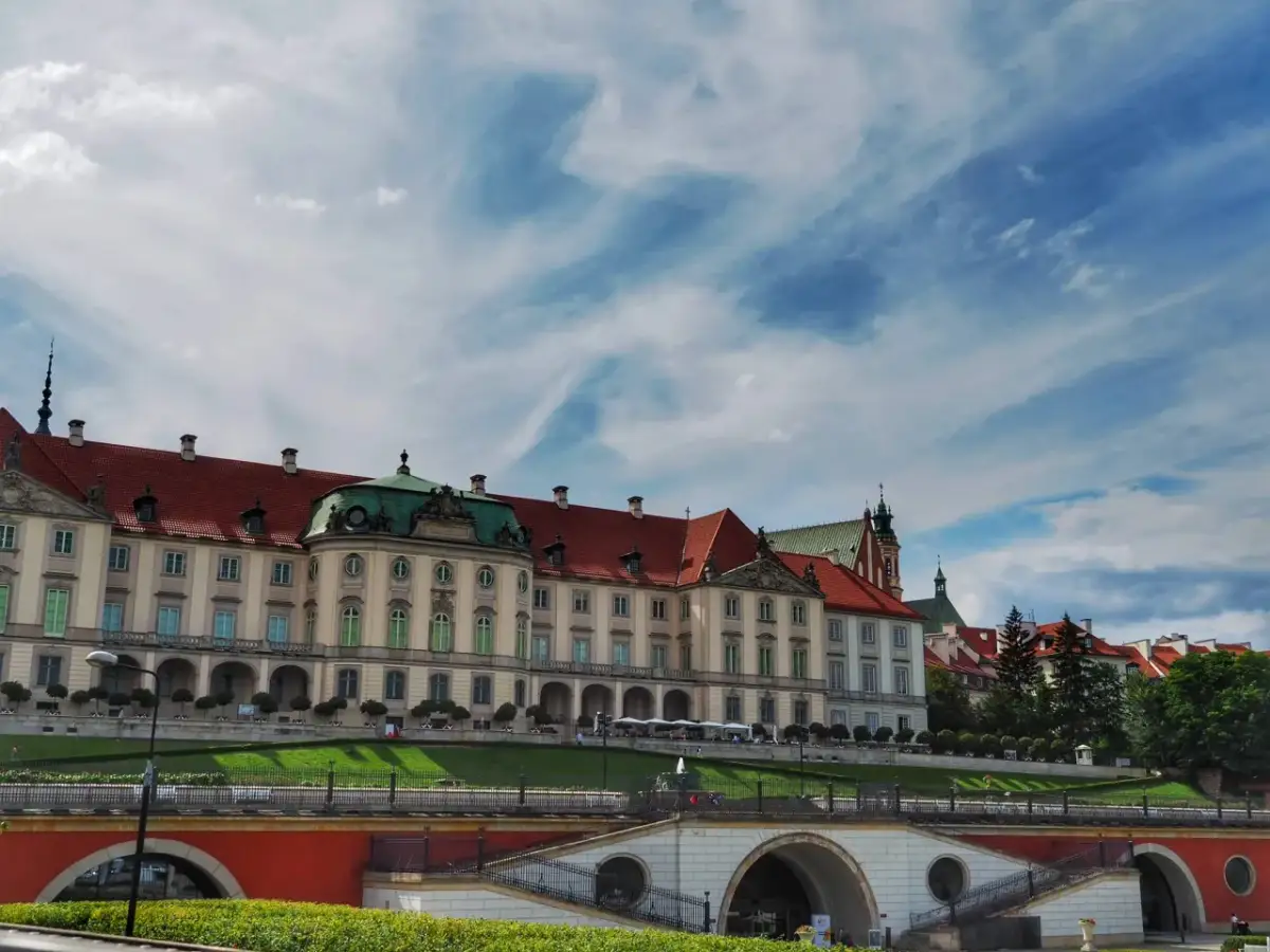 Zamek królewski w Warszawie zwiedzanie: co warto zobaczyć i wiedzieć