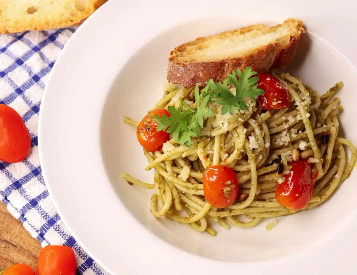 Kaloryczność makaronu z pesto: Od 500 do 750 kcal? Sprawdź!