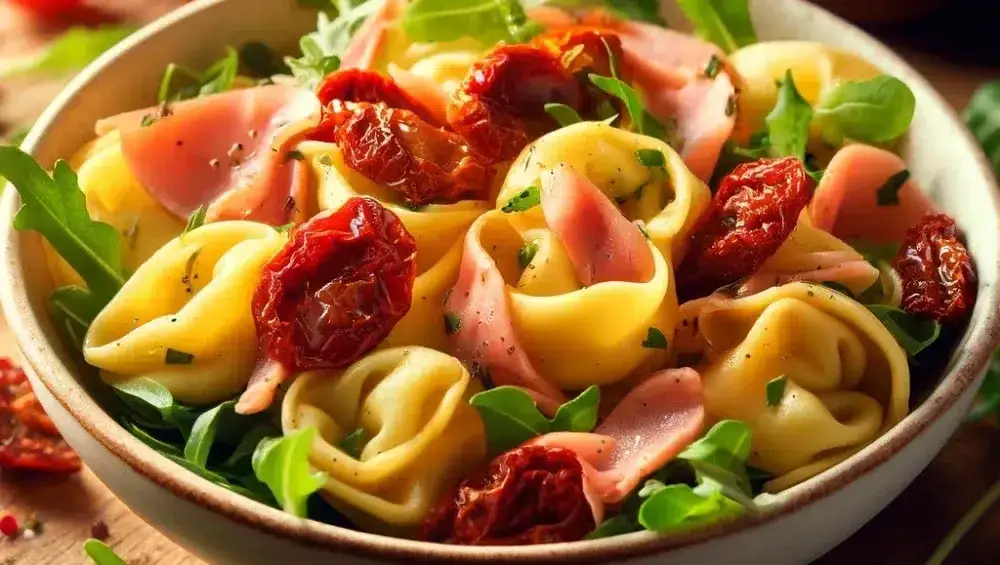 Jak zrobić sałatkę z tortellini? Klasyk i nowe smaki!