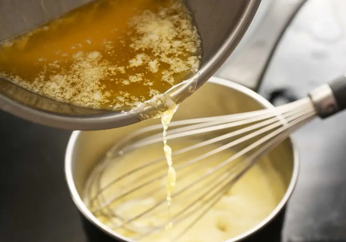 Jak zrobić sos z mąki? Sekret gładkości i smaku odkryty!