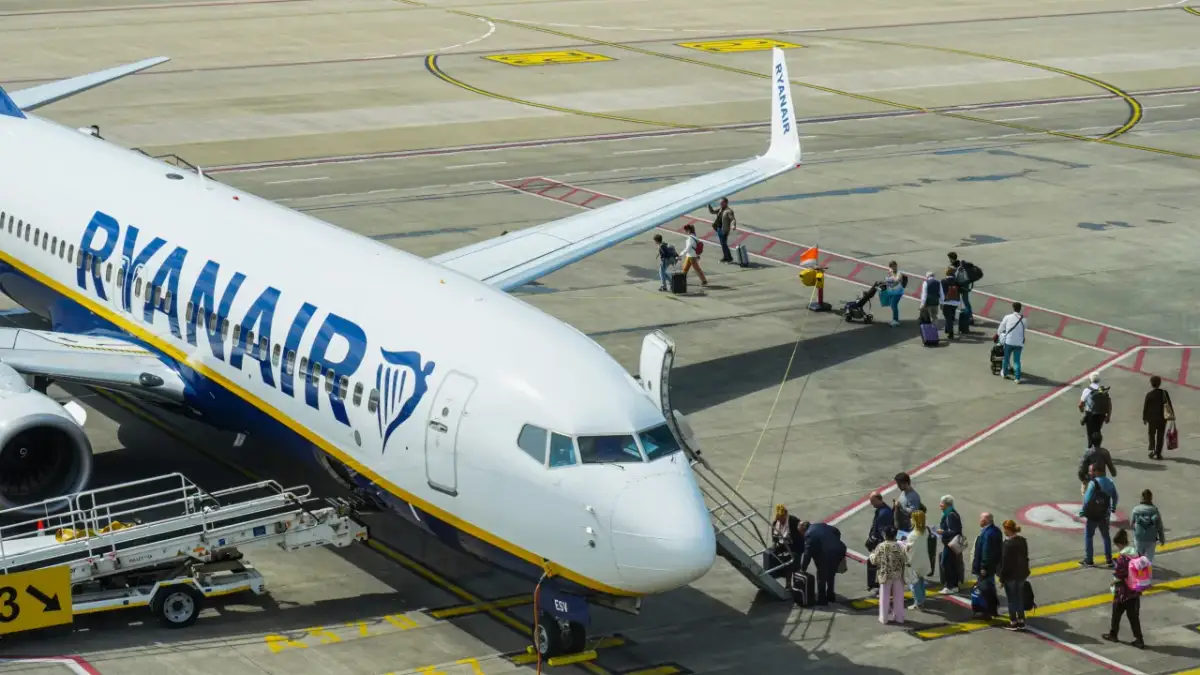 Ryanair: Paszport czy dowód? Uniknij stresu na lotnisku!