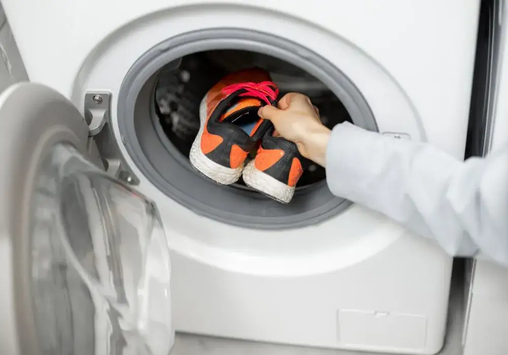 Jak prać buty w pralce? Bezpieczny poradnik krok po kroku