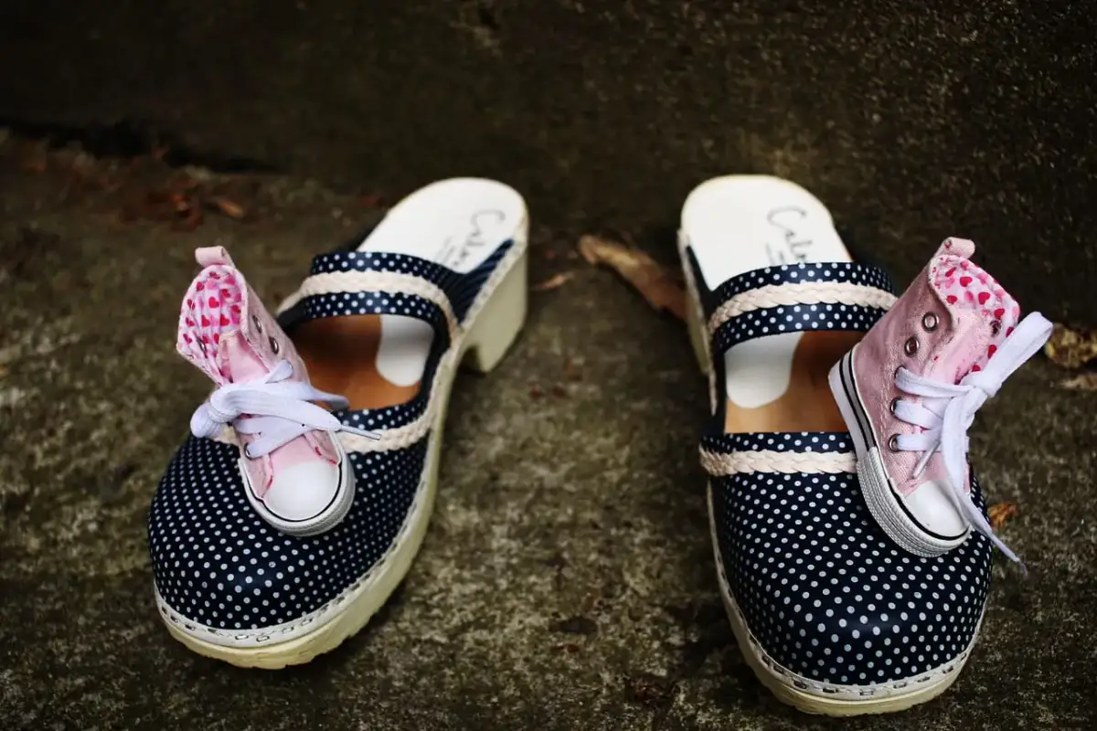 Jak usunąć pleśń z butów skórzanych? Krok po kroku i na zawsze!