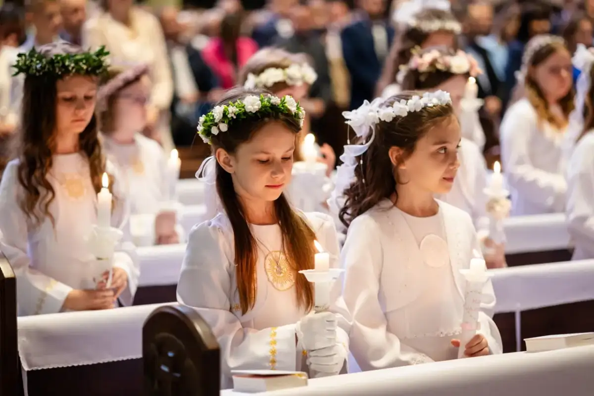 Ile kosztuje fotograf na komunię? Cennik i porady 2024