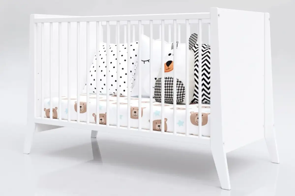 Pierwsze łóżko dla roczniaka: Kiedy zmienić? Jak wybrać bezpieczne?