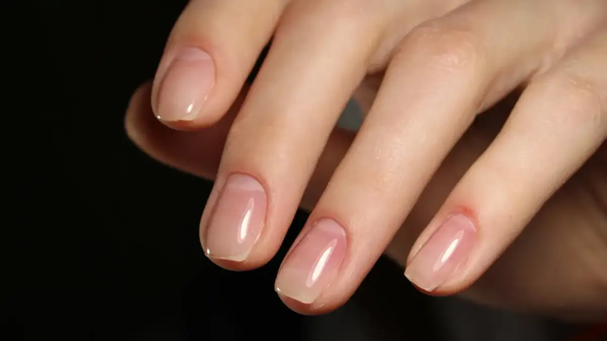 Paznokcie rosną po śmierci? Obalamy mit! Naukowe wyjaśnienie