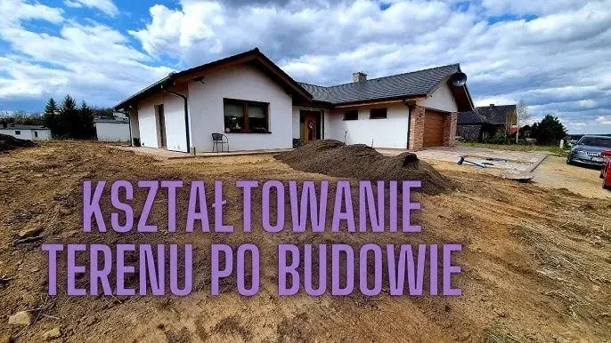 Jak zagospodarować nierówny teren wokół domu, by uniknąć problemów?
