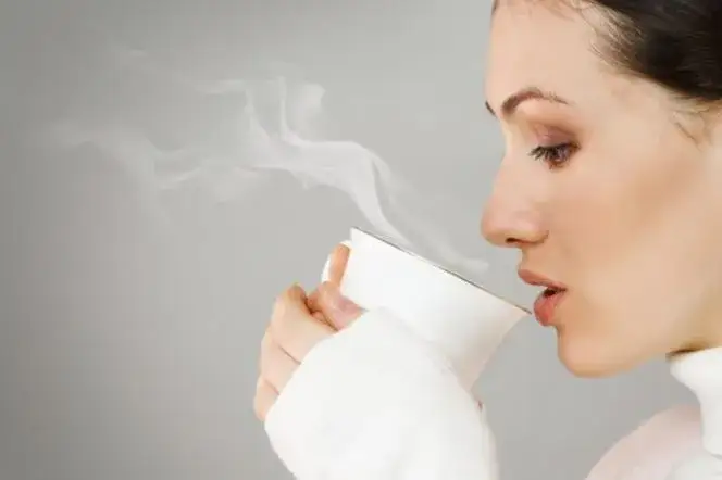 Czy w ciąży można pić kawę rozpuszczalną z mlekiem? Bezpieczeństwo i zalecenia