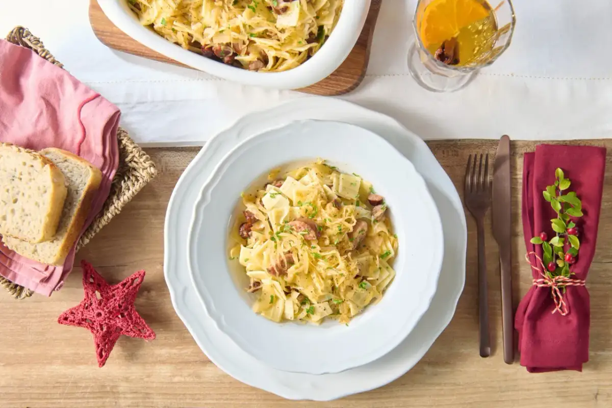 Jak zrobić łazanki z kapustą kiszoną - prosty przepis na smaczne danie