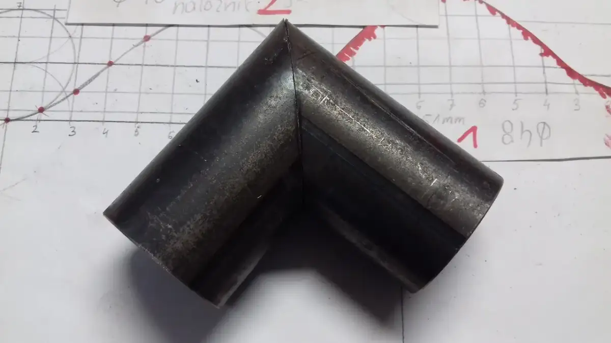 Jak uciąć rurę pod kątem 45 stopni - uniknij błędów i zyskaj precyzję