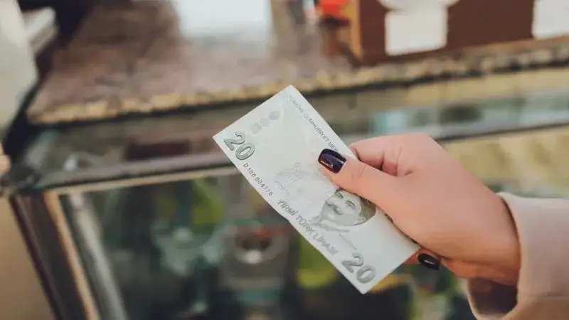 Jaką walutę do Turcji na wakacje, aby nie przepłacać i oszczędzić?