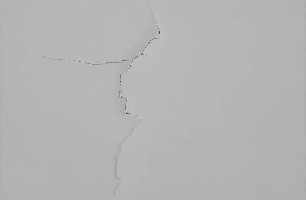 Dlaczego tynk na torcie pęka? Oto najczęstsze przyczyny i rozwiązania