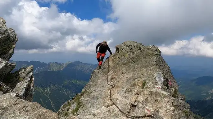 Rysy od strony polskiej: Czy szlak jest trudny? Ekspert radzi!