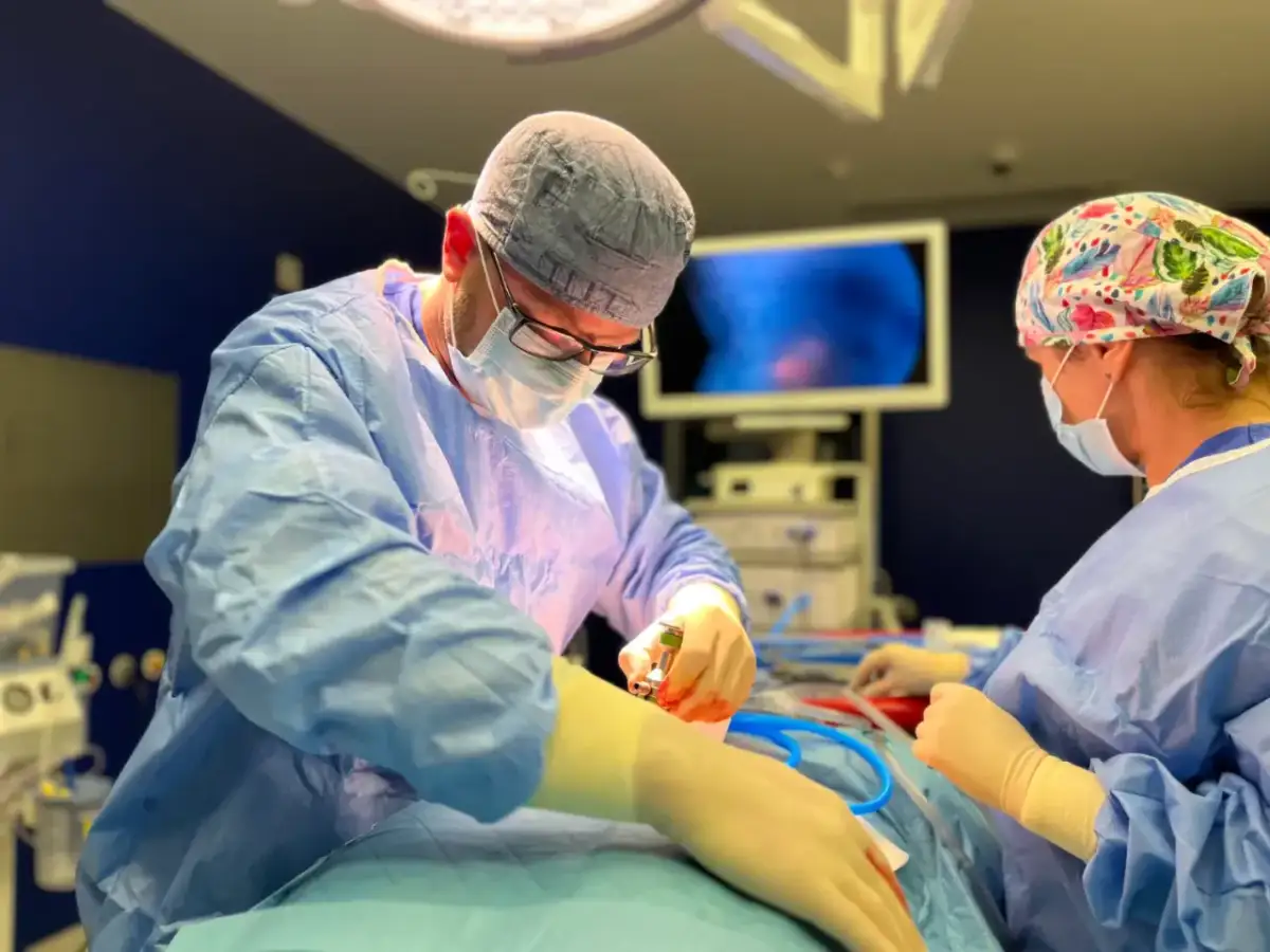 Kiedy iść do chirurga? Objawy, które musisz znać i jak się przygotować