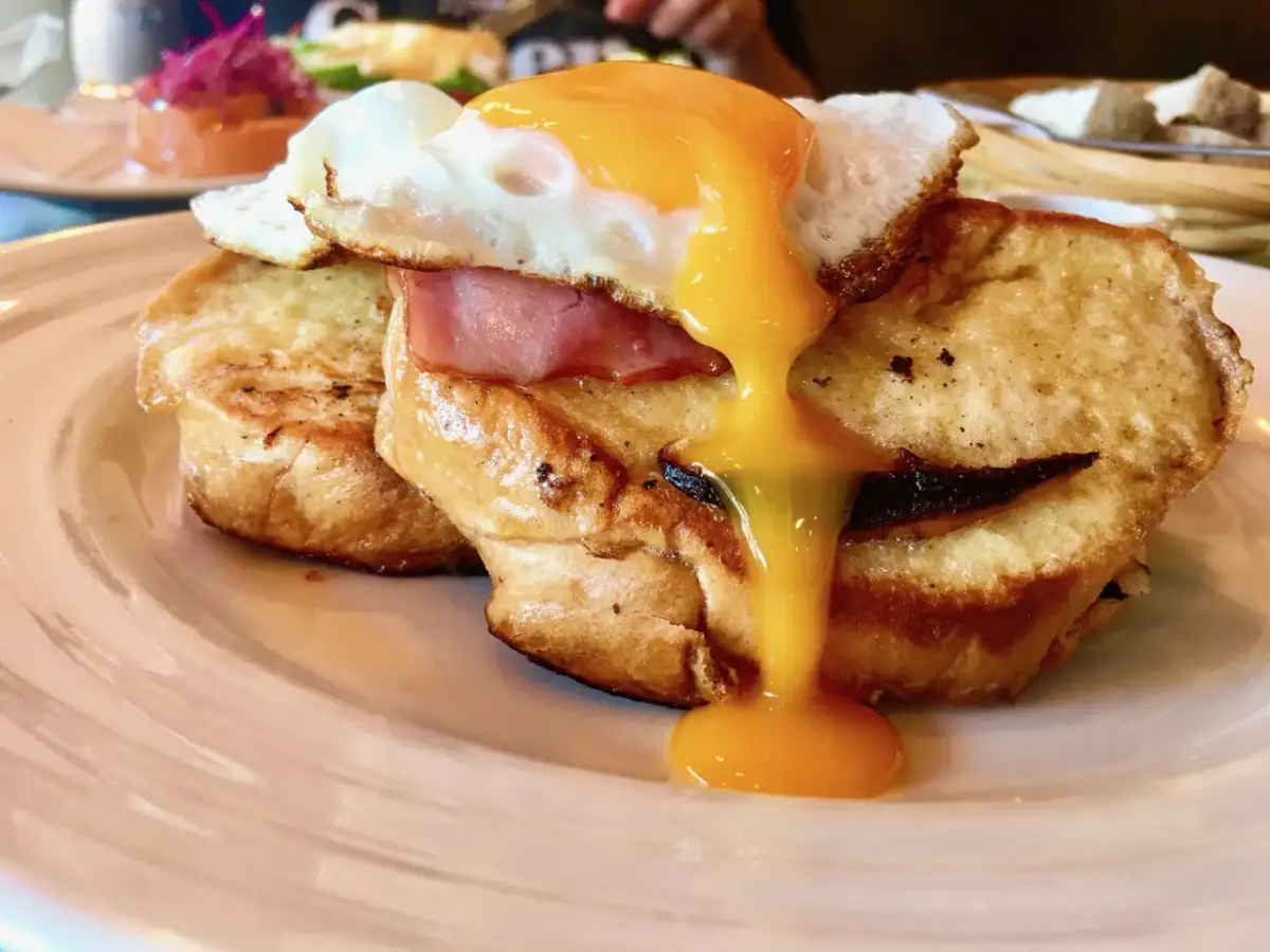 Gdzie zjeść w Koszycach? Od halušek po street food pełny przewodnik