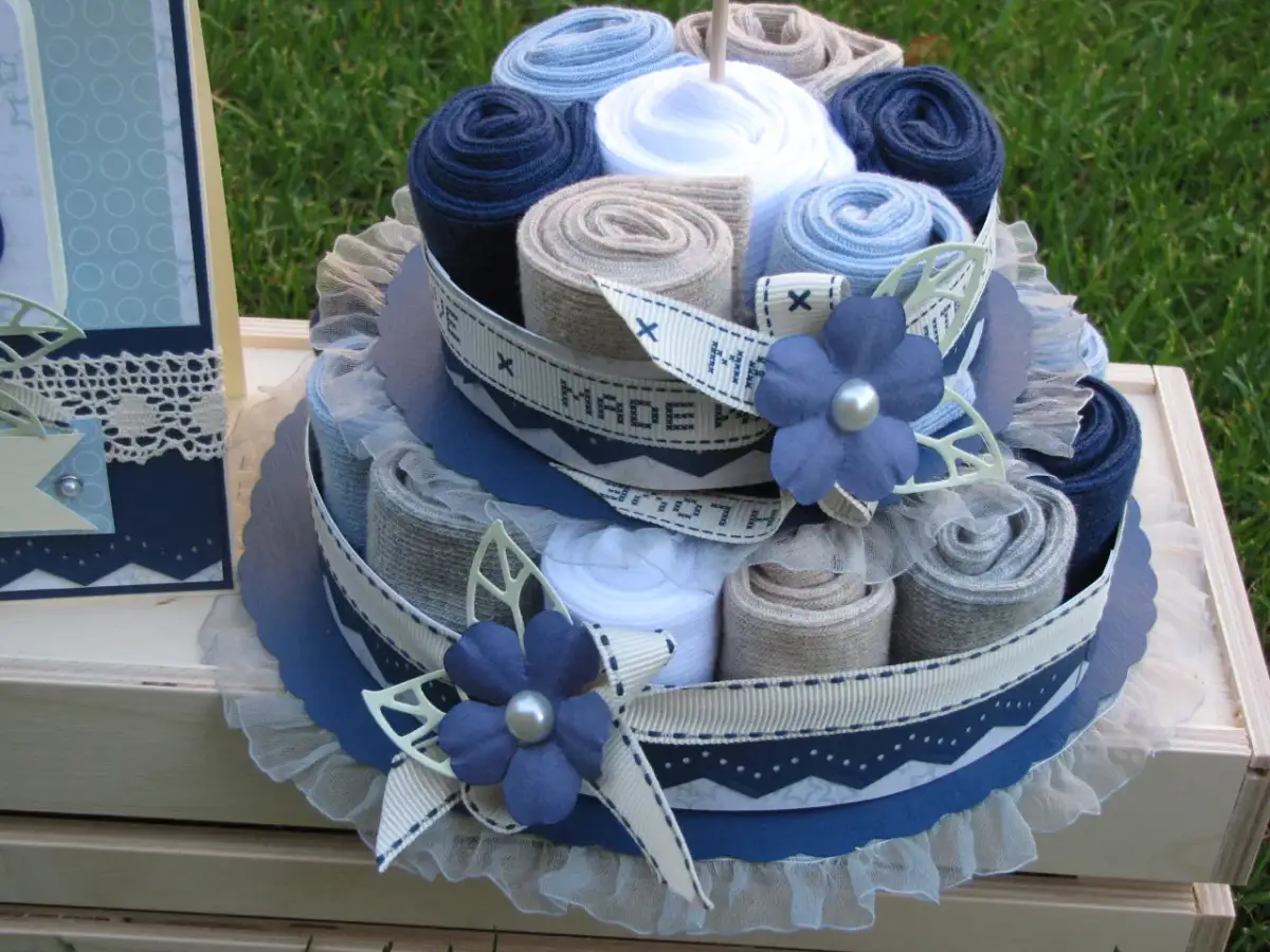 Jak zrobić tort ze skarpetek, aby zaskoczyć wszystkich gości