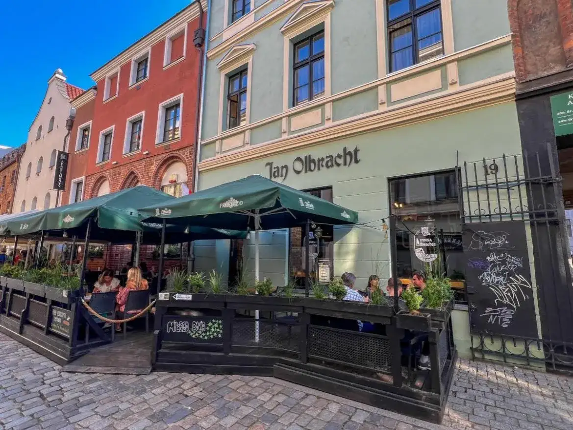 Co zjeść w Toruniu? Odkryj najlepsze lokalne przysmaki i restauracje