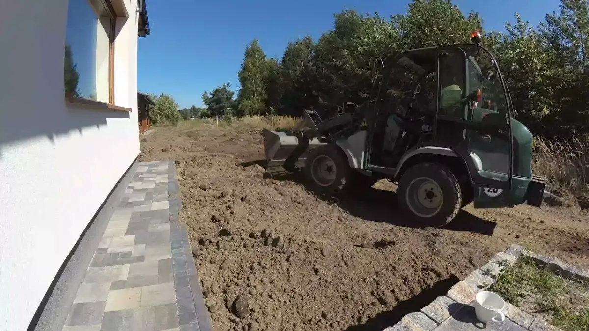 Koparko-ładowarka do 30 tys. zł: czy warto? Przewodnik eksperta