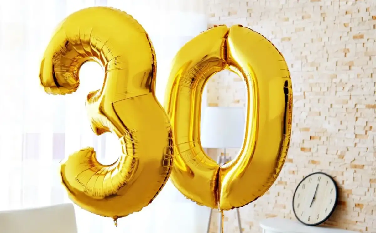 Idealne życzenia na 30. urodziny kobiety: zabawne, wzruszające, eleganckie