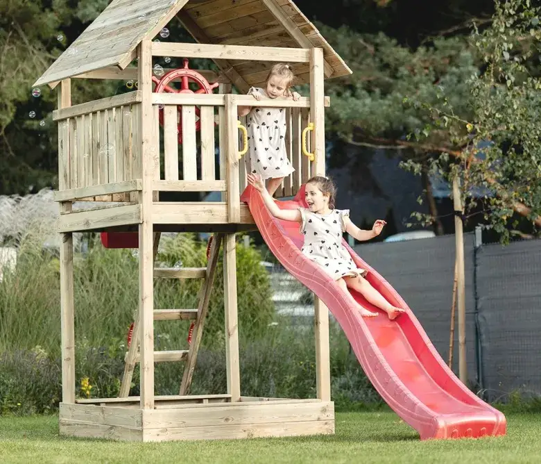 Drewniana wieża zabawka – idealny wybór dla dzieci i ptaków