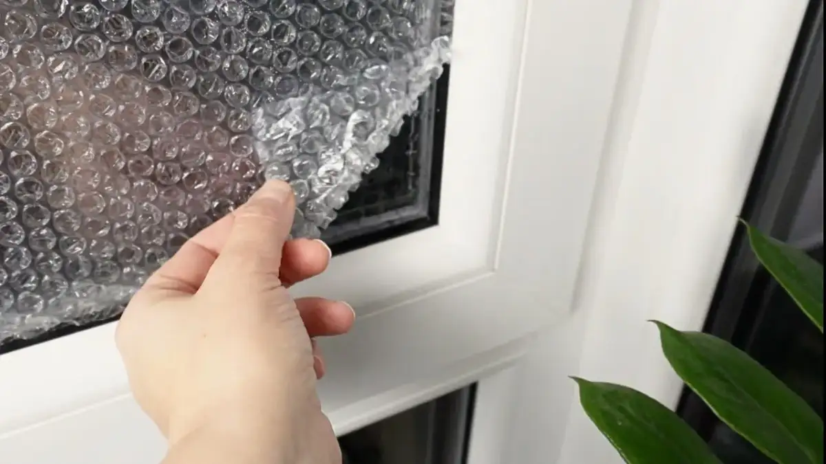 Jak ocieplić szyby w oknach i znacząco obniżyć rachunki za ogrzewanie