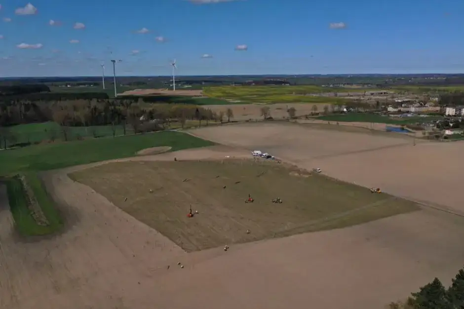 Ostrów Wielkopolski: Gigantyczna farma fotowoltaiczna R. Power zmienia energetykę