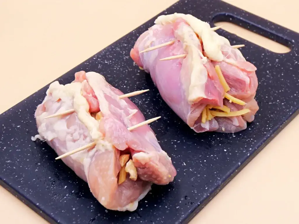 Co zrobić z udek kurczaka bez kości? Proste i pyszne przepisy