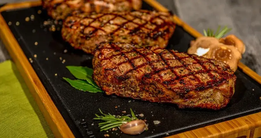 Najlepsza wołowina na steki – poznaj sekrety wyboru i smaku