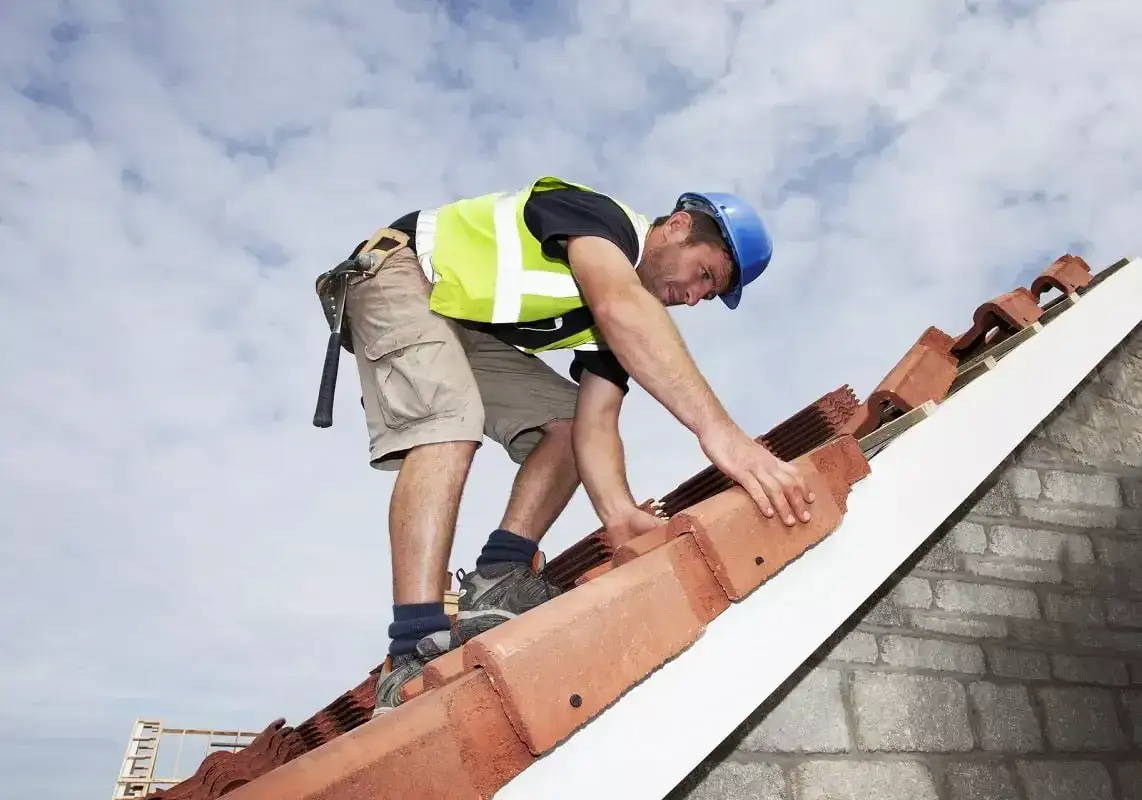 Jak kryć dach dachówką: kluczowe etapy i porady dla perfekcyjnego efektu