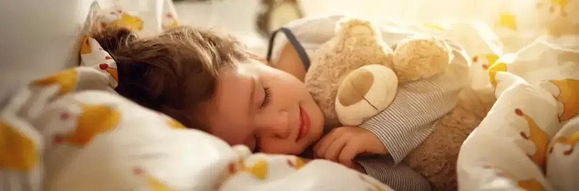 Jak oduczyć dziecko spania z rodzicami i zapewnić mu spokojny sen