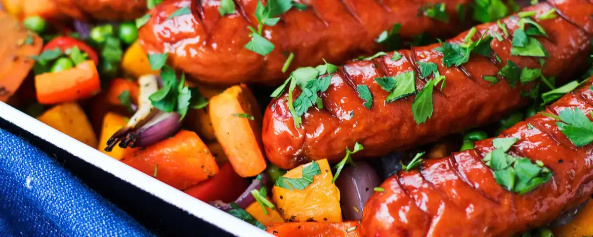 Jak zrobić kiełbasę z piekarnika z warzywami? Prosty przepis!