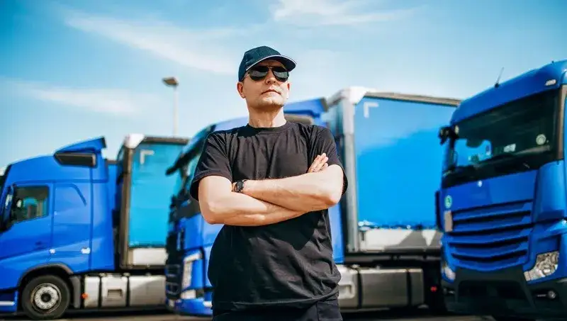 Pomysły na prezent dla kierowcy, które poprawią komfort jazdy