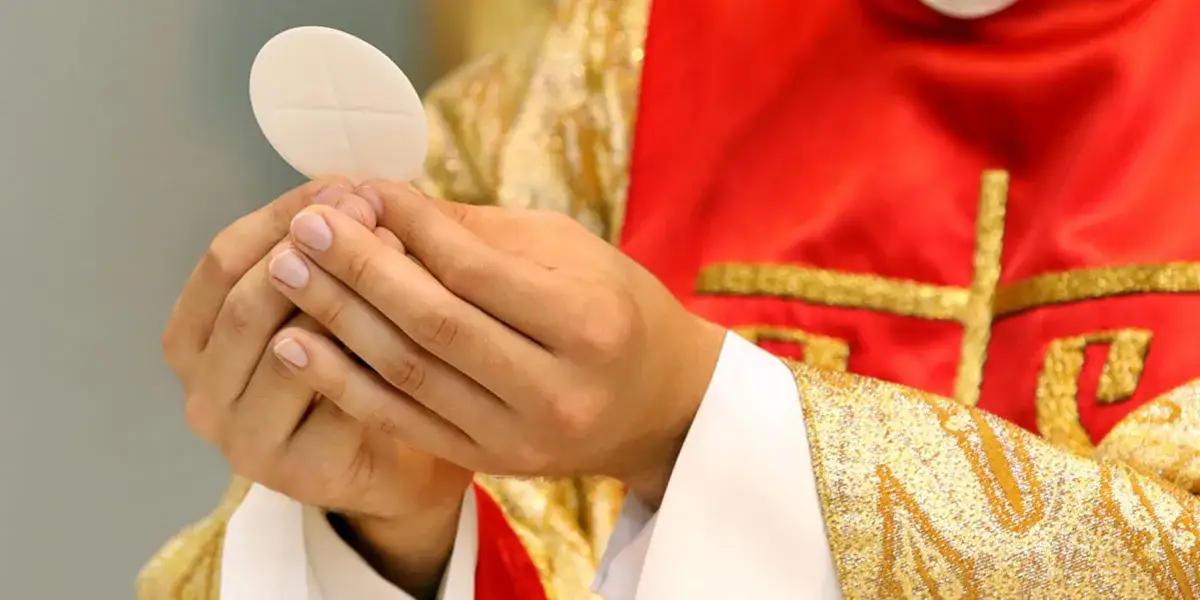 Komunię czy komunie? Poznaj zasady i pisz poprawnie!