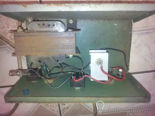 Napięcie transformatora do prostownika 12V: Jak obliczyć idealne?