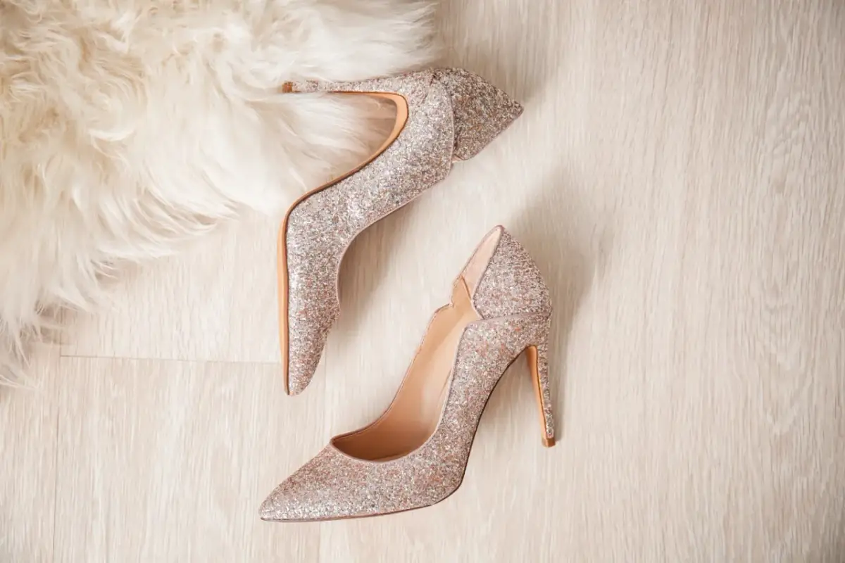 Jak chodzić na obcasach? Poradnik krok po kroku