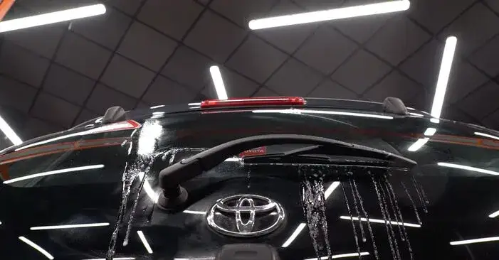 Jak włączyć wycieraczki w Toyota Yaris - proste kroki i porady