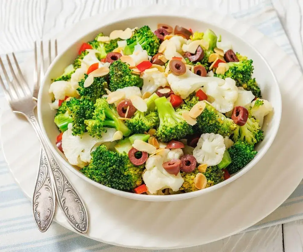 Sałatka z brokułami: przepis krok po kroku i sekrety smaku