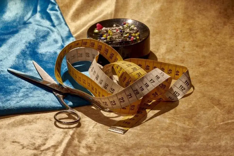 Jak uszyć spódniczkę z dresówki - proste kroki i przydatne porady