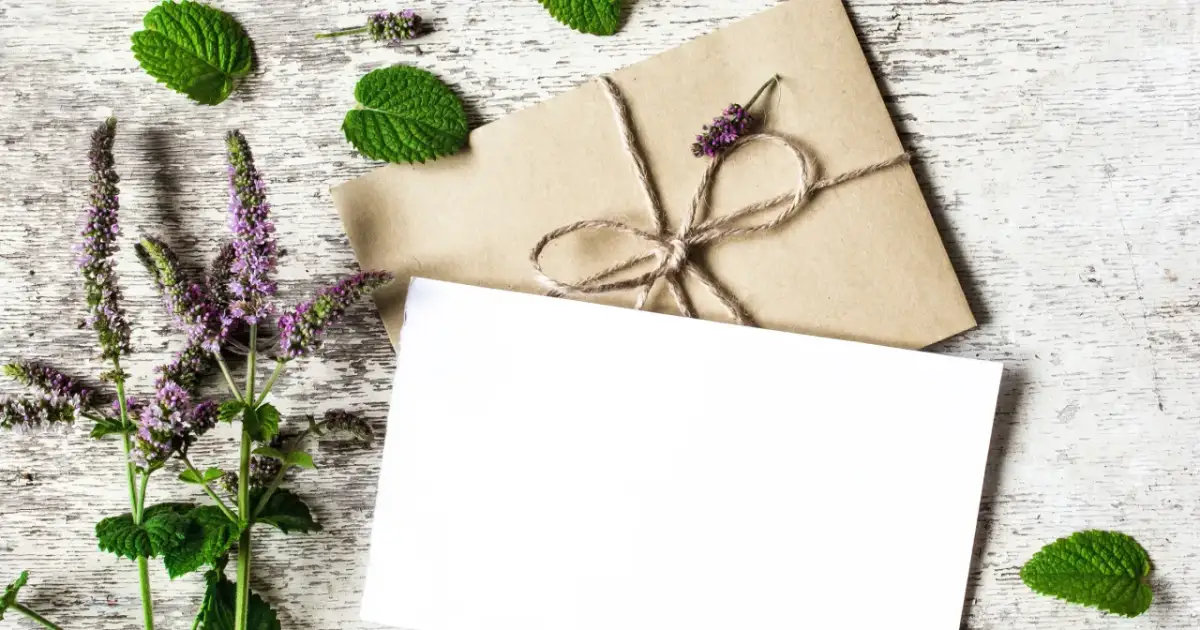 Jak wypełnić zaproszenie na urodziny? Wzory i porady eksperta