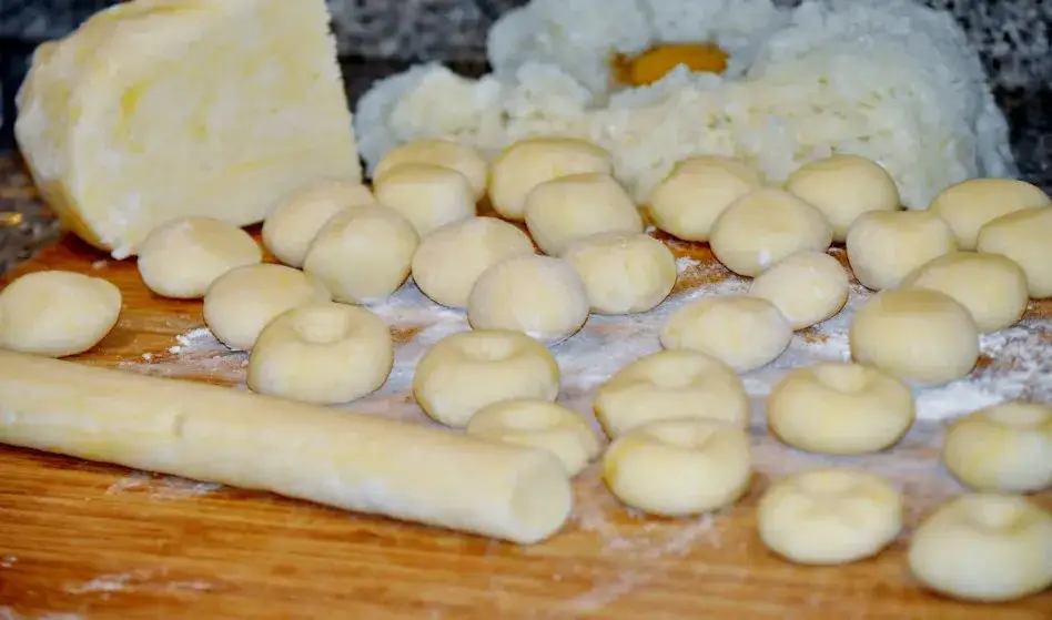 Jakie ziemniaki na kluski śląskie? Wybierz typ C i gotuj jak ekspert!