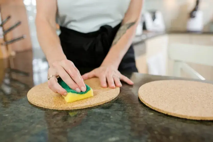 Jak wyczyścić podkładki na stół? Poradnik Iwo Zielińskiego