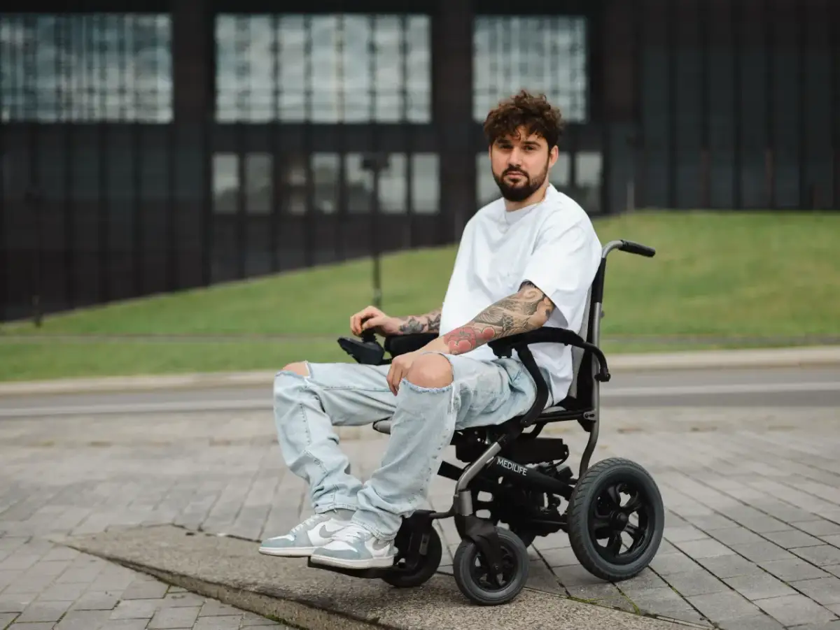 Wózek inwalidzki NFZ: Kto wystawi zlecenie i jak uzyskać?