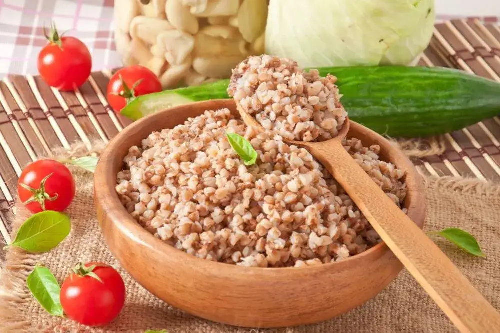 Jakie przyprawy do kaszy gryczanej, by wzbogacić jej smak?