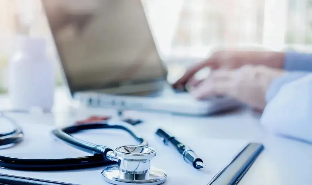 Cena testosteronu: Prywatnie vs NFZ. Ile kosztuje badanie?