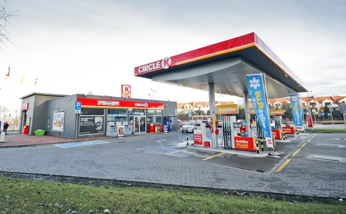 Gdzie najlepiej tankować benzynę, aby zaoszczędzić na paliwie?