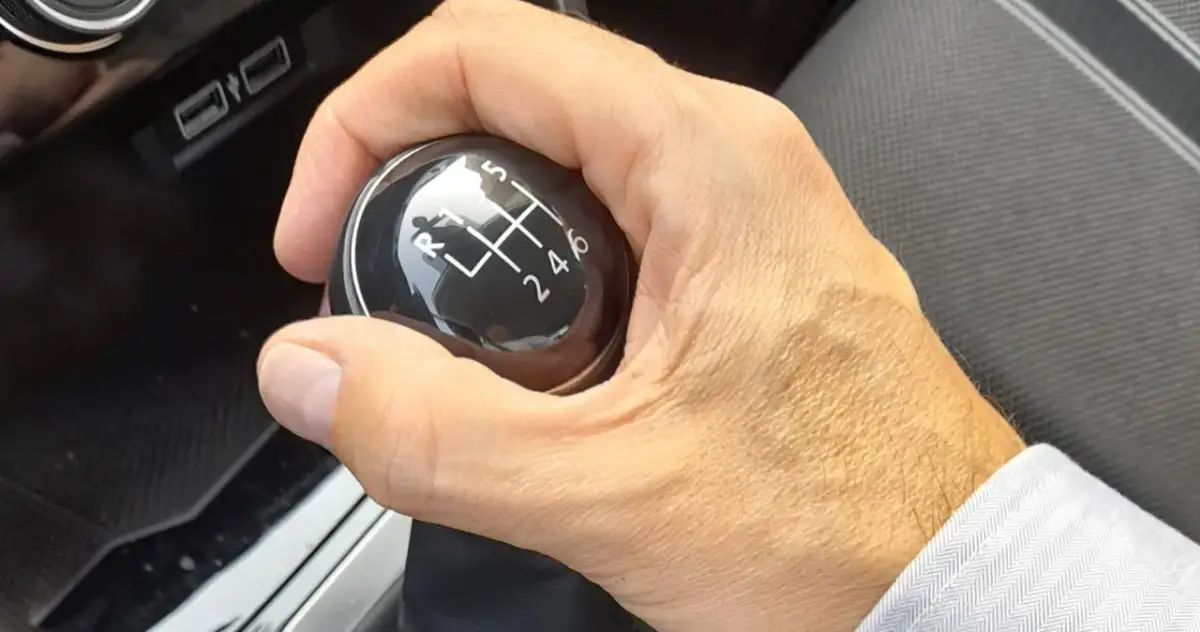 Przy jakich obrotach zmieniać biegi w dieslu, by oszczędzać paliwo?