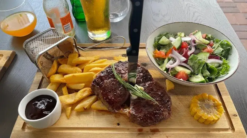 Dźwirzyno: Gdzie zjeść? Przewodnik po najlepszych restauracjach i smakach