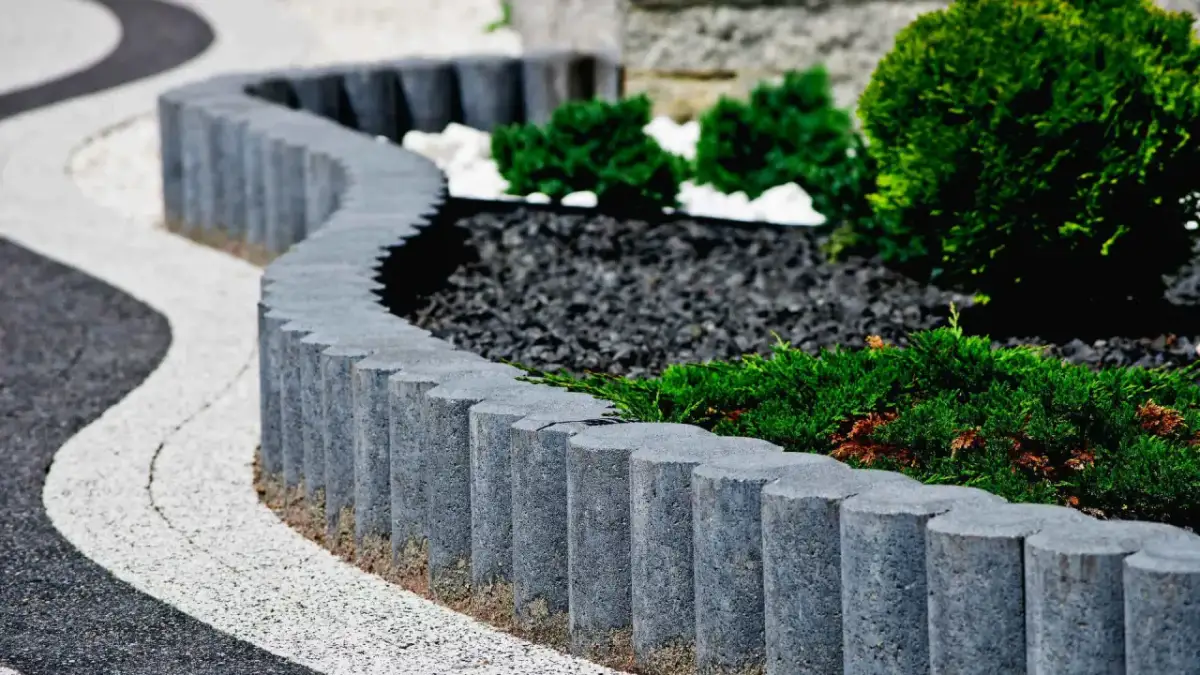 Obrzeża ogrodowe: wybierz idealne + praktyczny montaż DIY