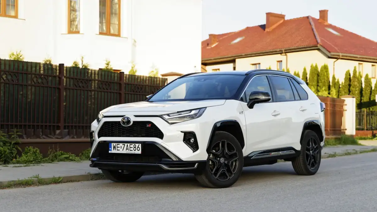 RAV4 Hybrid: Realne spalanie FWD, AWD-i, Plug-in co musisz wiedzieć?