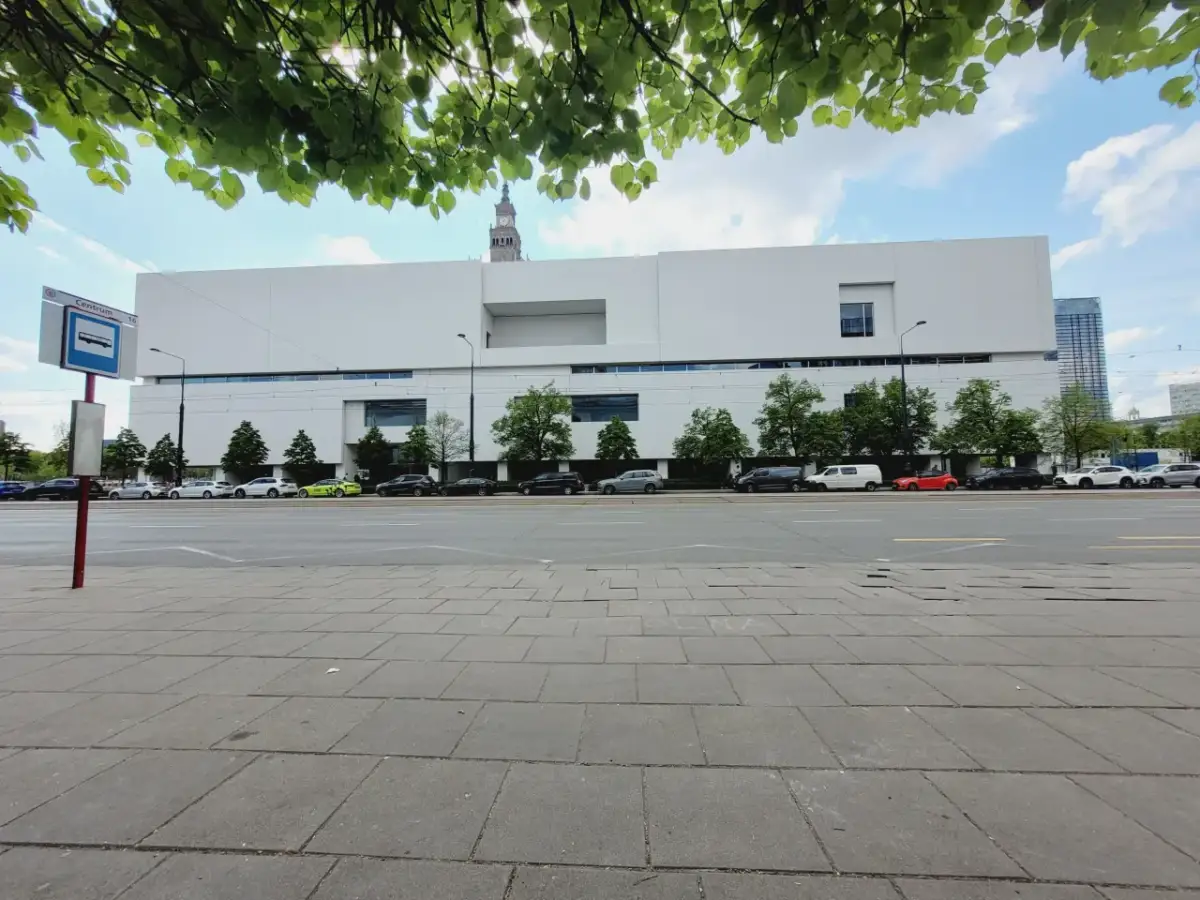 Muzeum sztuki nowoczesnej na Placu Defilad: co warto wiedzieć?